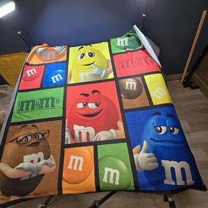M&Ms WORLD Fleece Blanket / Throw 60 x 50"- Multicloured Soft